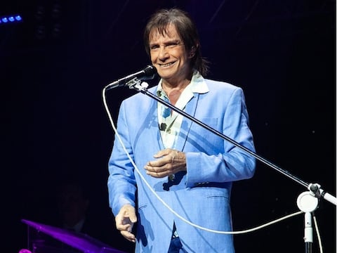 Roberto Carlos sufre un accidente automovilístico; su equipo confirma que no presentó heridas de gravedad