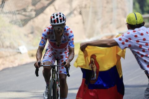 Reacción tardía de la Federación Ecuatoriana de Ciclismo: felicita a Richard Carapaz en sus redes, pero bloquea comentarios