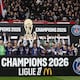 Paris Saint-Germain, de Willian Pacho, recibe trofeo de campeón de Ligue 1 de Francia en derrota en derbi capitalino