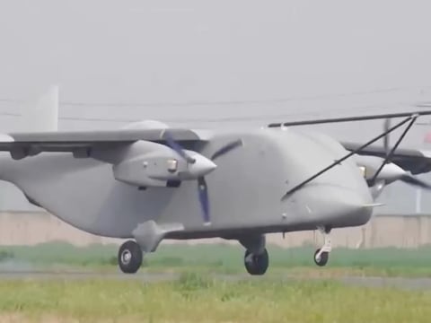 Ni piloto ni pista larga: El “camión aéreo” chino que puede aterrizar en rocas y cambiar la guerra insular