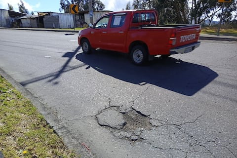 ‘Las vías en Tungurahua están fatales, por donde se transita hay baches’: mal estado de la red vial causa inconvenientes a conductores