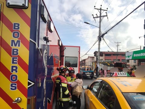 Siniestro de tránsito entre 7 vehículos deja personas afectadas en el sur de Quito