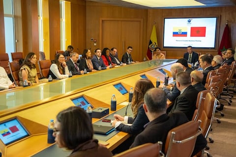 Ecuador busca entendimiento con Marruecos para ir desmontando aranceles a rosas, banano, cacao y otros