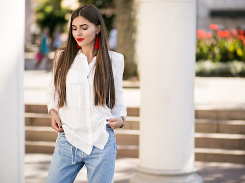 Expertos en estilismo aconsejan que tires a la basura tus jeans prelavados y estas otras ocho prendas antes de que llegue 2026