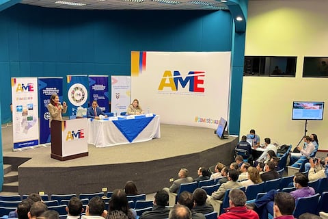 Ley urgente para la eficiencia en los GAD: ¿cómo se financian los gobiernos autónomos descentralizados?, autoridades locales y expertos explican