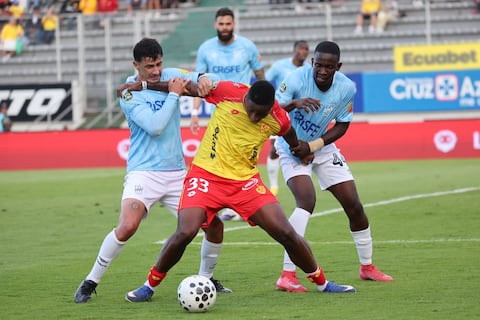 Aucas derrotó por 2-1 a Universidad Católica y ambos siguen en la pelea por el segundo puesto tras IDV
