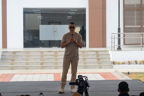 Daniel Noboa inaugura edificio de posgrados en Manabí y supervisa obras en Chone