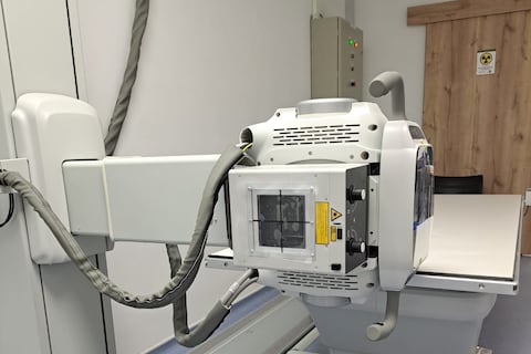 Inversión y abastecimiento fortalecen atención en centros de especialidades del IESS en Santa Elena y Cuenca