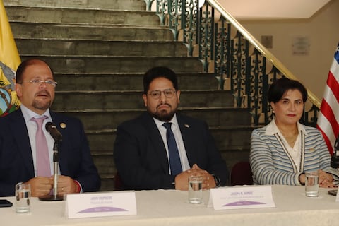 Operaciones militares con ayuda de los Estados Unidos se alistan en la frontera norte, señalaron autoridades de Ecuador