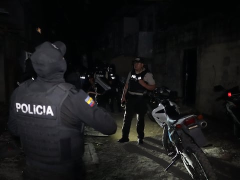 Policía allana domicilios en el sur de Guayaquil durante operativo por toque de queda