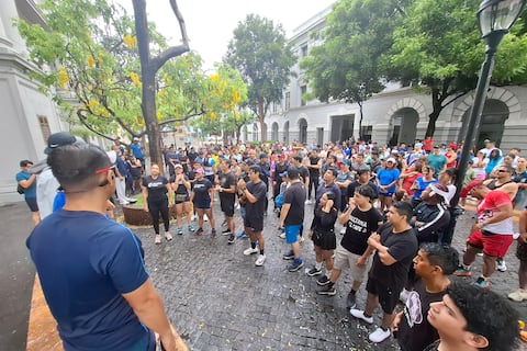 Correr, grabar y no morir en el intento: el desafío de seguirles el paso a más de 200 corredores en Guayaquil