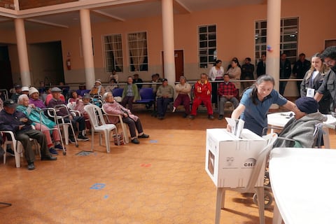 490 personas votaron desde sus hogares por el referéndum y consulta del 16 de noviembre