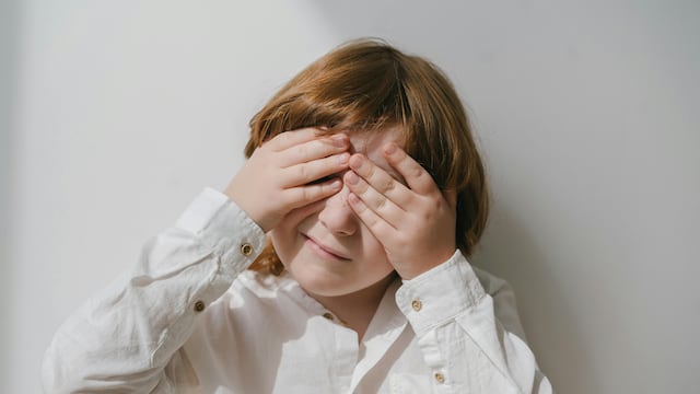 La sonrisa y la mirada: estas son las señales que da un niño en el espectro del autismo