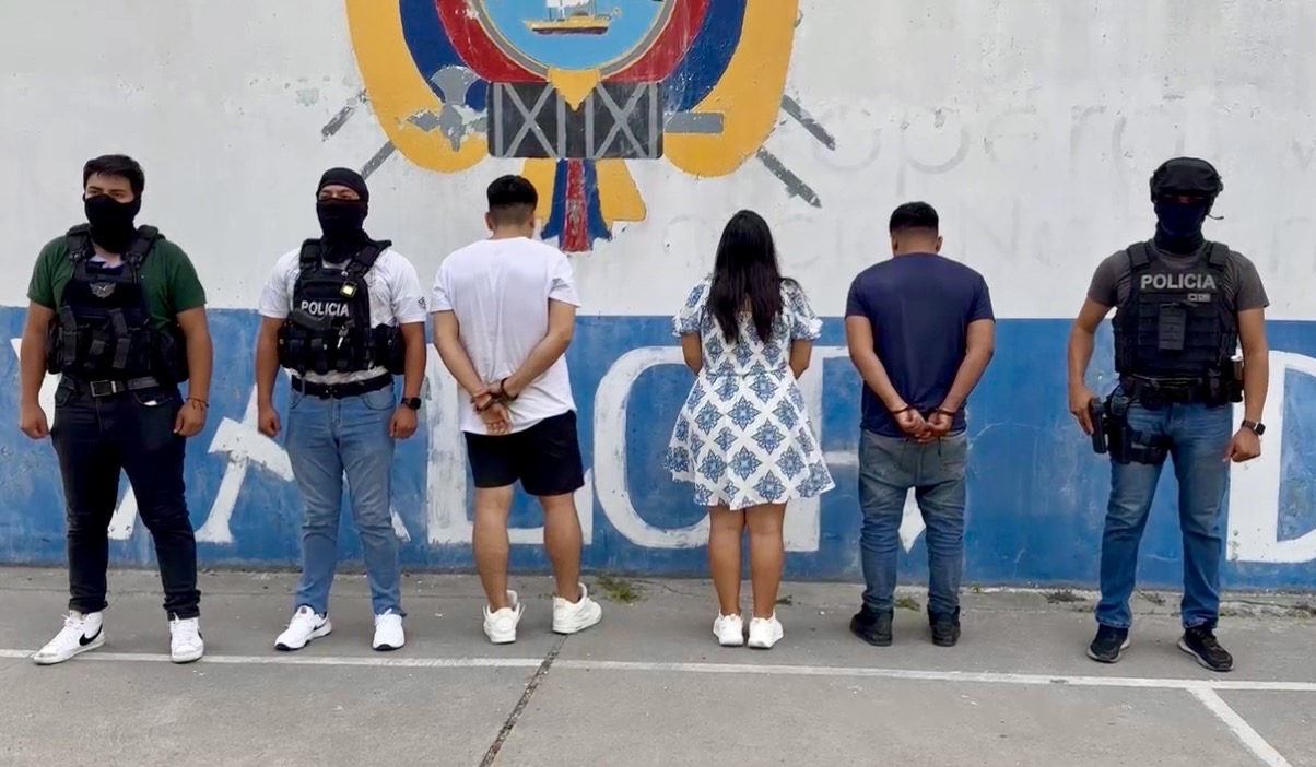 Cuatro aprehendidos por extorsionar con explosivo a clínica privada de Machala: un reo operaba desde cárcel de Portoviejo