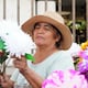 ‘Se extraña no tener esos besos y abrazos’: familias viajan a provincias para recordar a sus madres que partieron