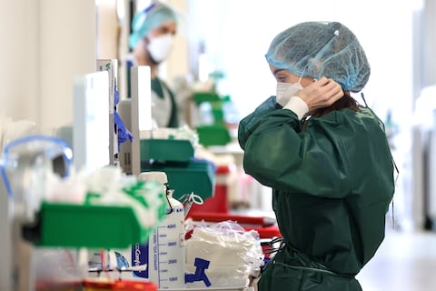 “Todas las personas que fallecen dicen lo mismo”, enfermera de UCI revela cambio espiritual en pacientes