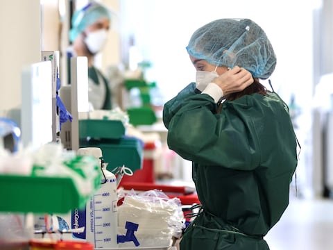 “Todas las personas que fallecen dicen lo mismo”, enfermera de UCI revela cambio espiritual en pacientes