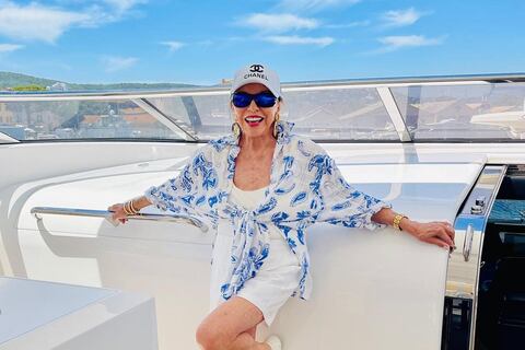 No podrás creer como luce Joan Collins en traje de baño a sus 92 años: “relajada en el sur de Francia con un calor de 32°”