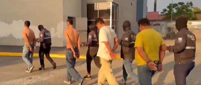 Supuestos integrantes de Los Lobos fueron detenidos con armas en una discoteca de Urdesa, en Guayaquil