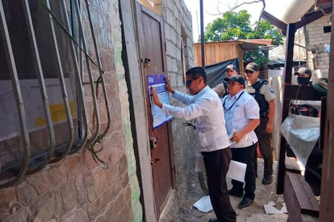 Municipio coloca sellos de paralización de obra en seis inmuebles levantados en las riberas del estero