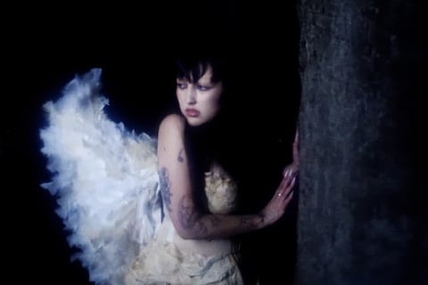 Paulatinamente y Amantina lanzan el tema ‘ángel caído’, que retrata un amor frenético y adictivo