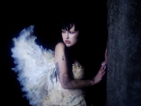 Paulatinamente y Amantina lanzan el tema ‘ángel caído’, que retrata un amor frenético y adictivo