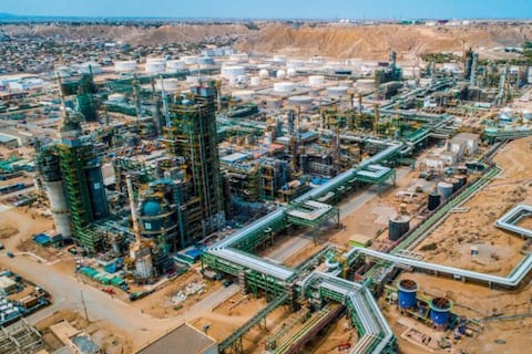 Crisis total en las refinerías: Talara, Iquitos y Conchán a punto de parar en la emergencia energética más grave de los últimos años en Perú