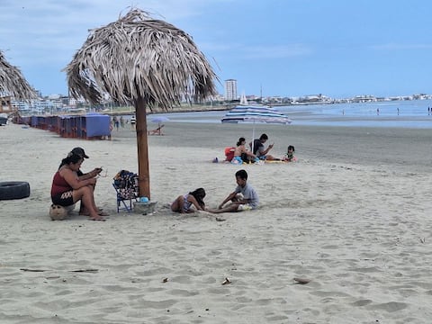 Feriado del Día del Trabajo en Manta: estancias cortas predominan entre turistas