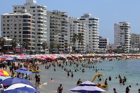 Turistas copan playas de Santa Elena en segundo día de feriado por el Día del Trabajo