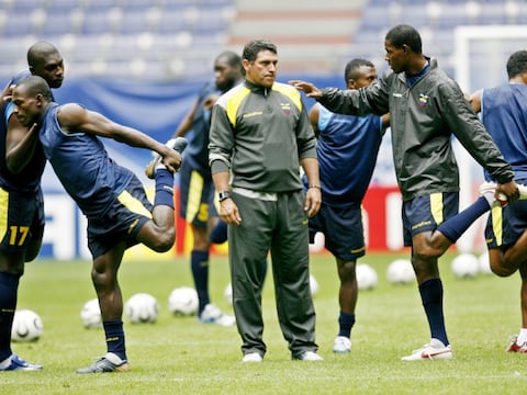En Ecuador prevaleció la línea de cuatro en el fondo en sus participaciones en la Copa del Mundo