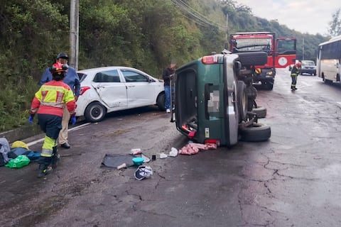 Cuatro personas afectadas por colisión de dos vehículos en el norte de Quito