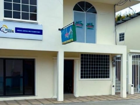 Desprendimiento de techo en Unidad Judicial de Manabí obliga a suspender audiencias presenciales