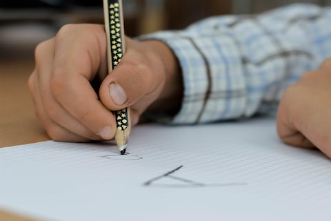 Nueva ley de escritura obligará a más de 300.000 ciudadanos de Estados Unidos a escribir en cursivas: ya está en vigor