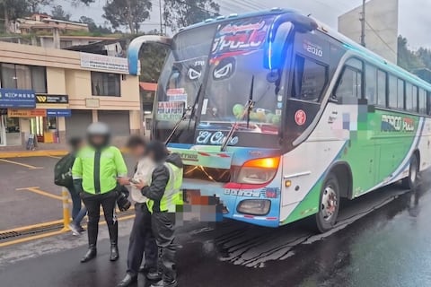 Conductor de transporte con 1,6 gramos de alcohol fue aprehendido cuando circulaba por vía entre el valle y Quito