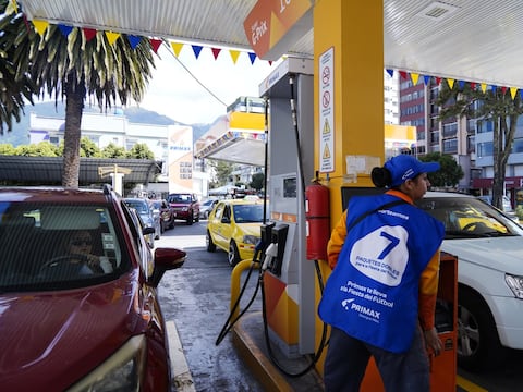 ‘Parece que se va normalizando poco a poco’, conductores vuelven a encontrar gasolina en Quito