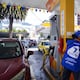 ‘Parece que se va normalizando poco a poco’, conductores vuelven a encontrar gasolina en Quito