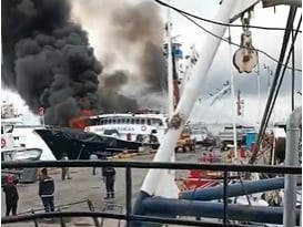 Embarcación se incendia en muelle de Posorja