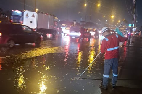 Aquiles Alvarez informa de trabajos por acumulación de agua en Guayaquil por lluvia de este lunes, 12 de enero