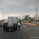 Contenedor de tráiler cae en la avenida León Febres Cordero, a la altura de La Aurora