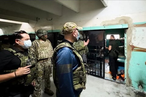 Ministro de Defensa verifica refuerzo de medidas de seguridad en la Penitenciaría del Litoral de Guayaquil