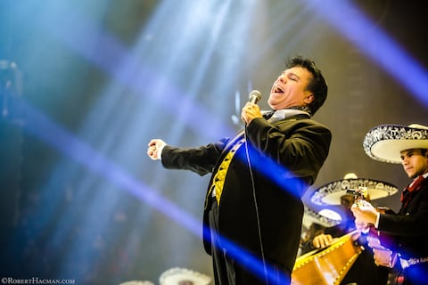 La triste historia detrás de la canción ‘Amor eterno’, de Juan Gabriel, en memoria de su mamá