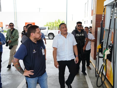 Gobernador inspecciona gasolineras tras quejas ciudadanas de paralización de ventas