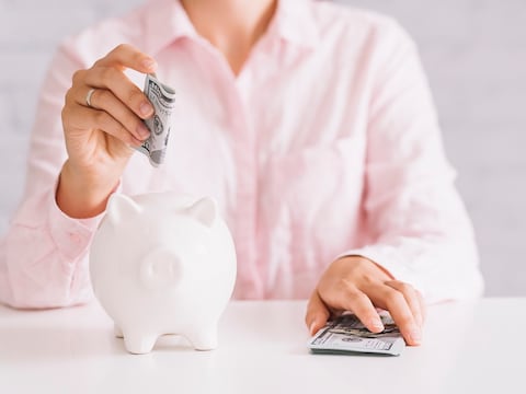 Economista sobre las finanzas de los jóvenes: “Si tú quieres gastar más de lo que ingresas, no tienes más remedio que trabajar más”
