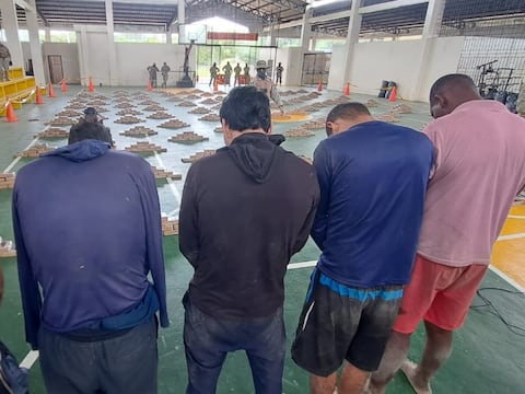 Operación en San Lorenzo del Pailón detiene a 5 colombianos y confisca millonaria carga de droga