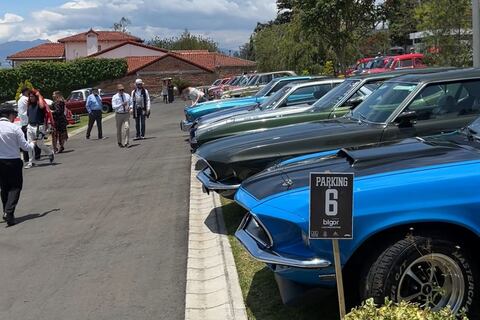 Coleccionistas de autos clásicos se reunieron en Yaruquí por causa benéfica