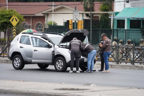 ‘Hay personas que quieren causar terrorismo psicológico’: instituciones refuerzan protocolos ante alertas con maletas y carros abandonados en Guayaquil