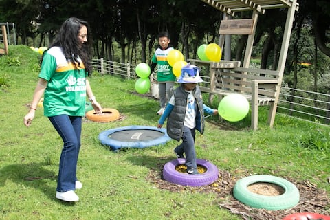 Mejoran seis parques de Quito con juegos y áreas verdes