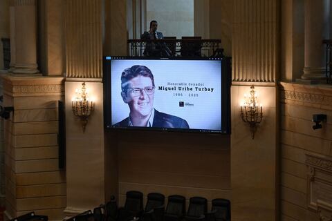 Carlos Vives, Juanes y otros artistas colombianos comparten sus condolencias por la muerte del senador Miguel Uribe Turbay