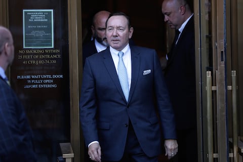 Kevin Spacey vuelve a la justicia británica: tres demandas civiles avanzan hacia juicio en 2026