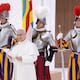 Los nuevos soldados de la Guardia Suiza juran fidelidad al papa León XIV